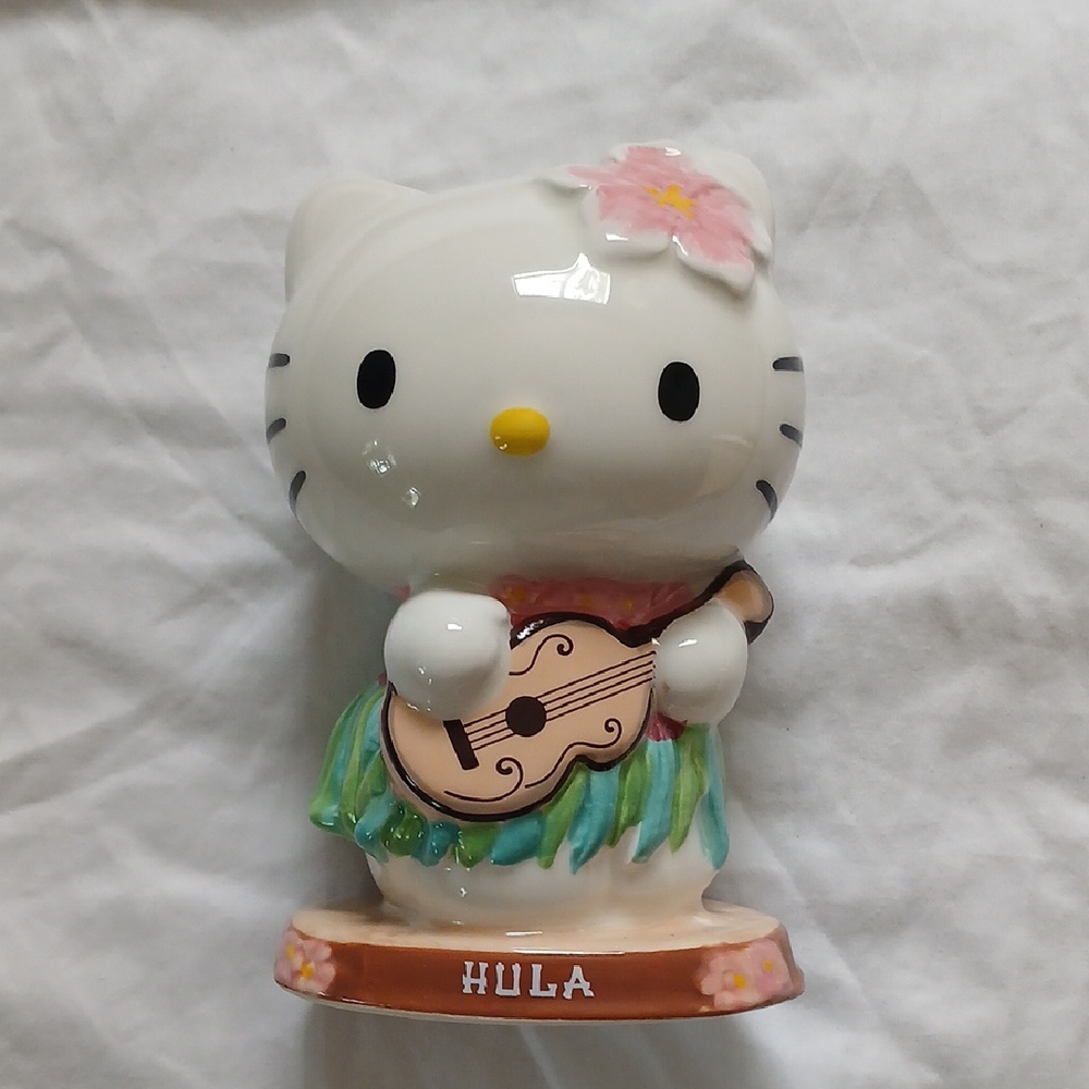 Hello Kitty White and Green Decor Accents